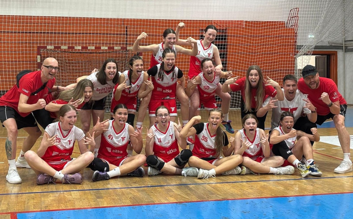 Akadmia | Dievat U14 zlat v Sarajeve, WU18 druh, chlapci U18 tvrt, Ivanov MVP
